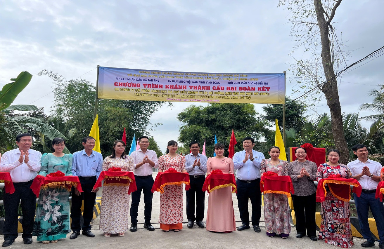 Description: C:\Users\Admin\Downloads\z7244649687743_f76fd3736abe271506491d155b9cbaba.jpg