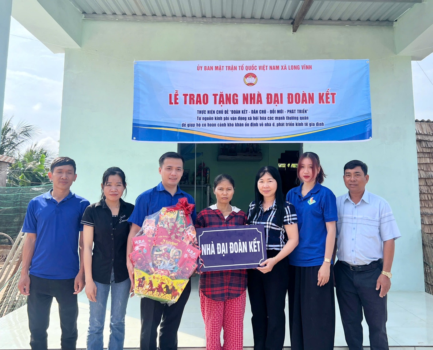 Description: D:\HINH ANH 2026 - ĐĂNG TIN\trao 03 can nahn Đai đoan ket\z7582423107820_fc5af07f6c2773563ac3a4cf3c00a86a.jpg