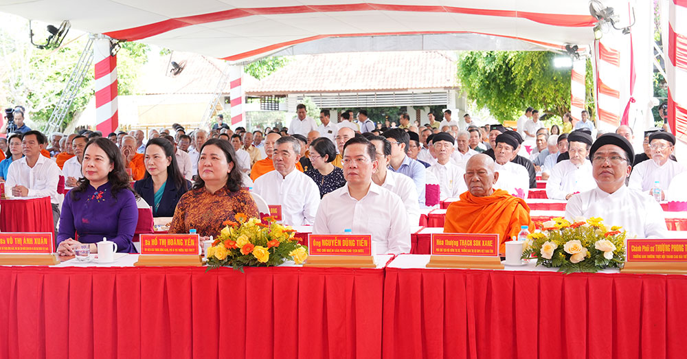 Đại biểu tham dự ngày hội.