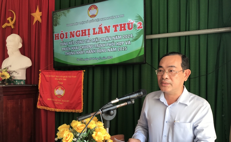 Description: Pho Bi thu Thuong truc Huyen uy Bui Thanh Duong phat bieu chi dao hoi nghi (261224.jpg
